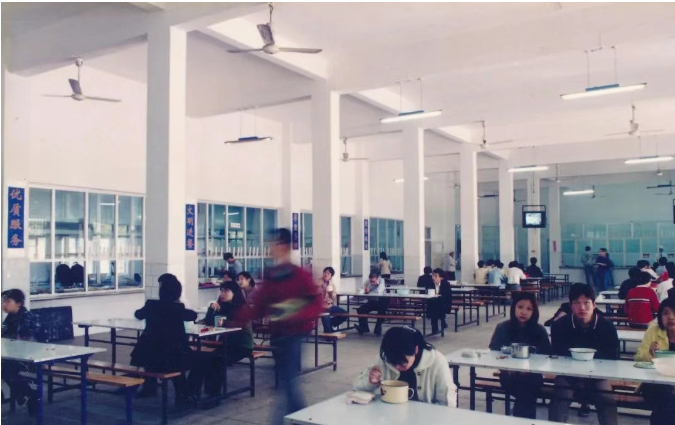 4.中南政法学院食堂.png