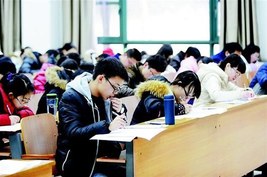 图文：我省10万余人昨考研