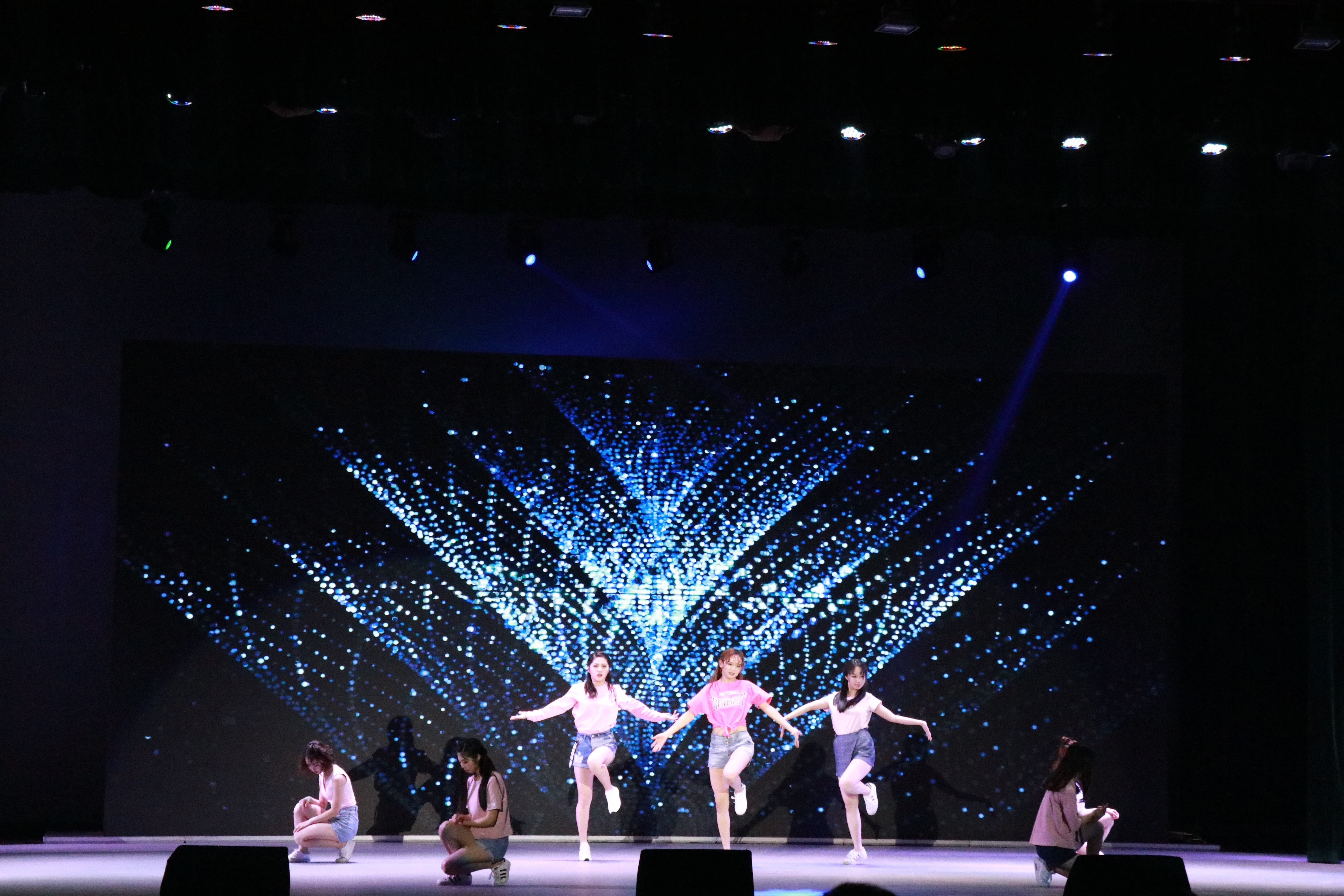 金融学院举办"融梦金夏"送毕晚会